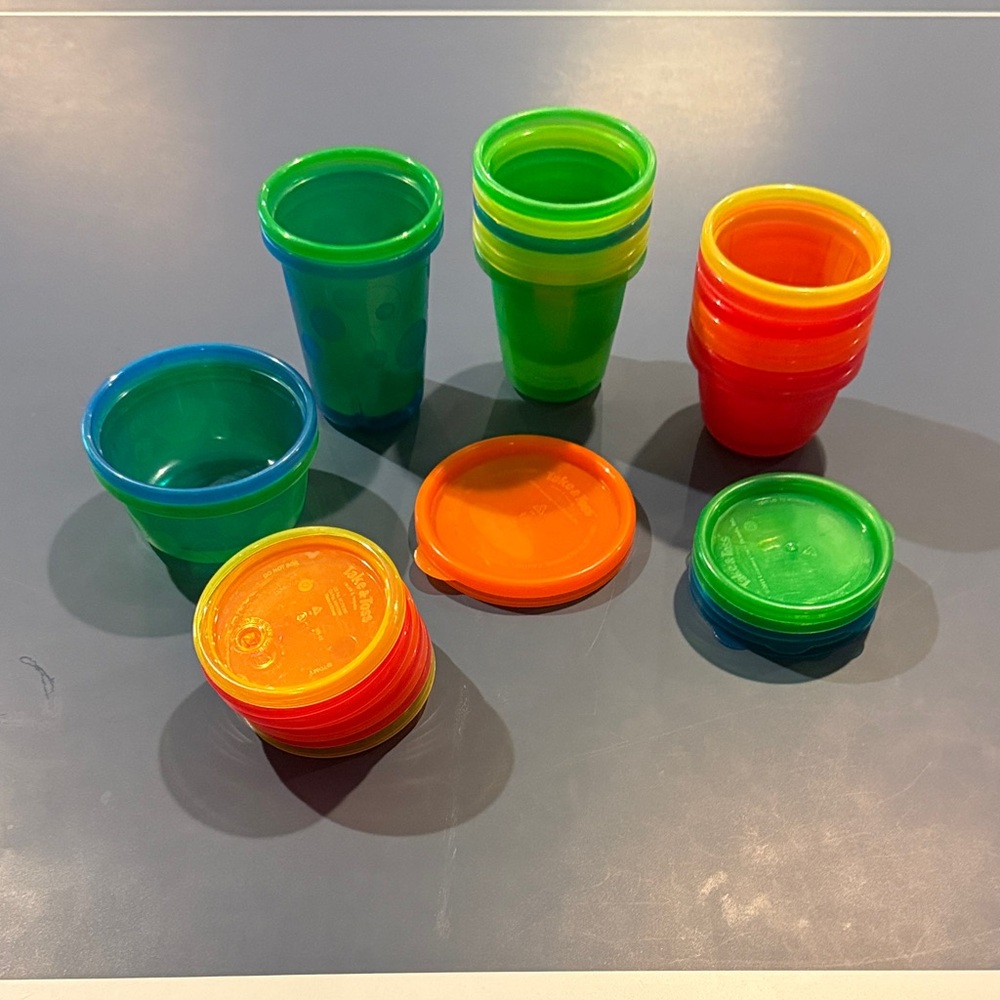 Colorful Stackable Cups and Lids Set. Plastic. On the go. 32 pieces. EUC. Fruit